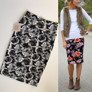 Lularoe Cassie Pencil Skirt Black Abstract Floral